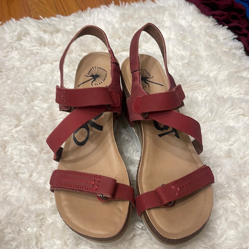 OTBT perfect red wedges
